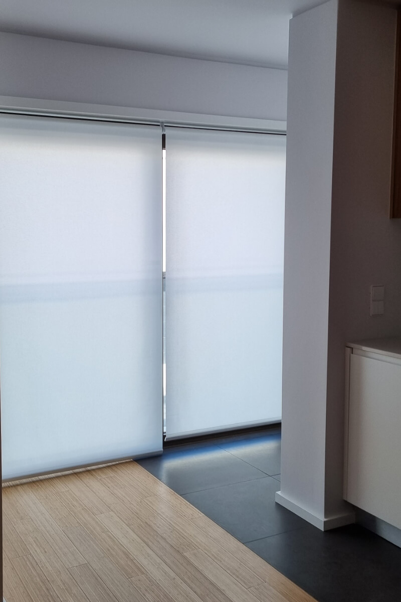 durvalinho-estore-de-rolo-800x1200-branco-tela-translucido-cozinha-lavandaria